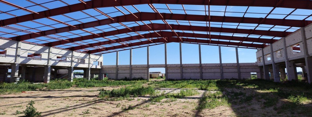 Будівля конюшні